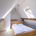 Coastal Style Two-level Victus Near Pier By Renters Апартаменты